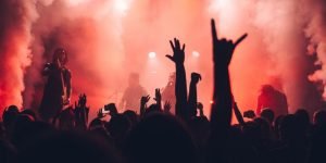 Mau Menonton Konser Grup Band Idola? Yuk Persiapkan Dananya!